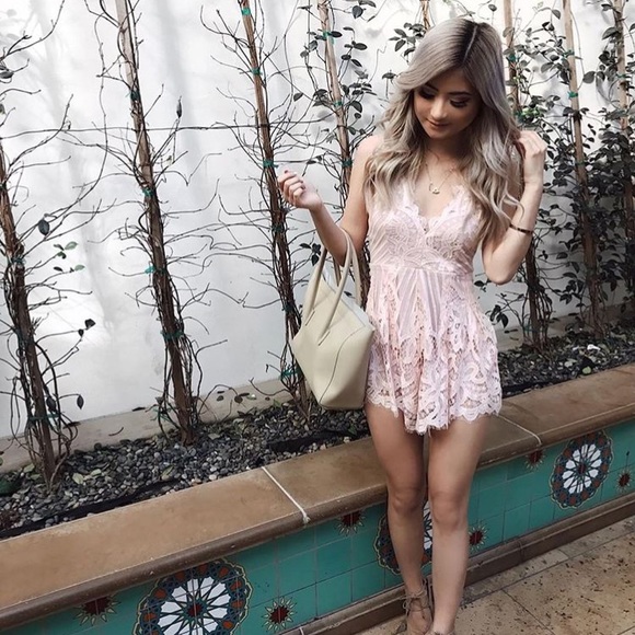 🆕LAST Como La Flor Blush Lace Romper - Picture 3 of 5